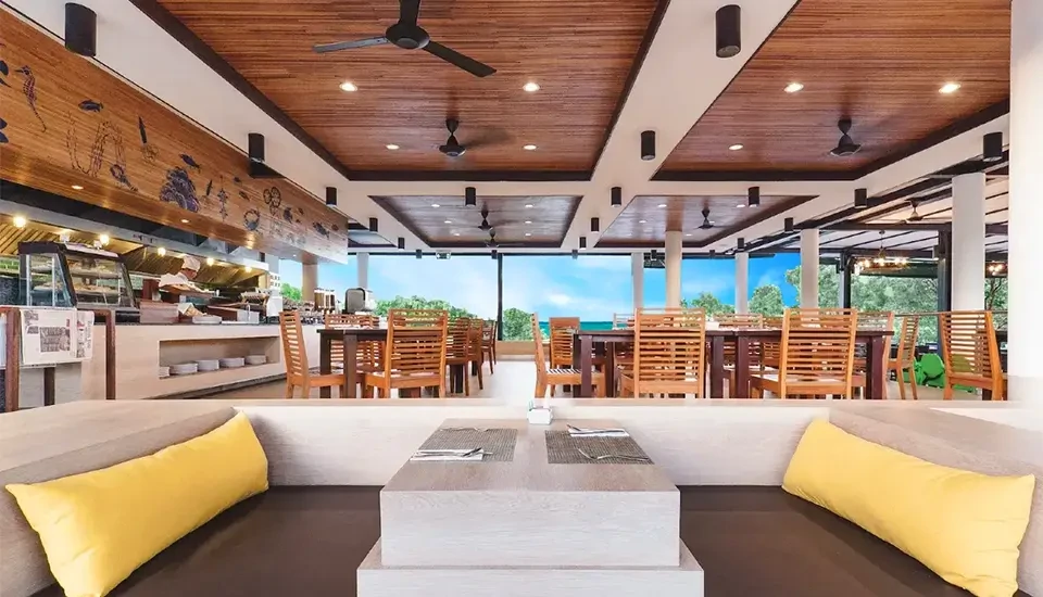 هتل هالیدی انانگ بیچ ریزورت